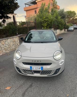 FIAT 600 HYBRID DCT LA PRIMA 145 CV