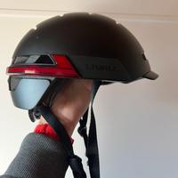Casco con luce e frecce bluetooth Livall BH51T Neo