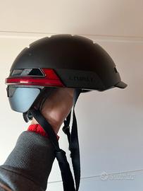 Casco con luce e frecce bluetooth Livall BH51T Neo