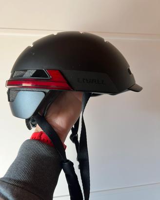 Casco con luce e frecce bluetooth Livall BH51T Neo