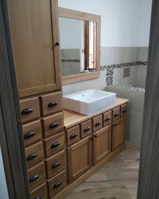 bagno in rovere massello con colonna e specchiera