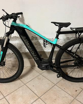 E-bike bicicletta bianchi mountain bike sport