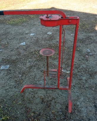 Tappatrice per tappi in sughero.