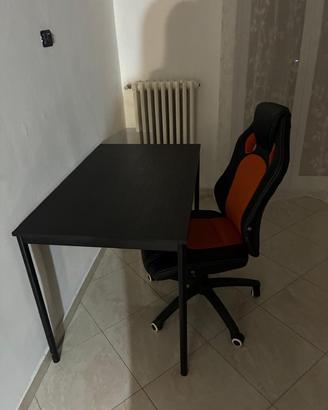 Tavolo e sedia girevole