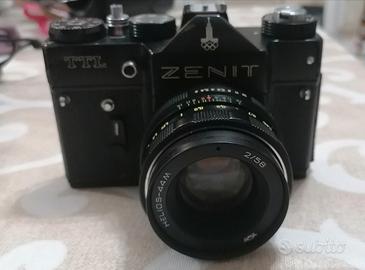 Macchina fotografica zenit ttl 