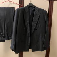 Abito elegante, uomo su misura
