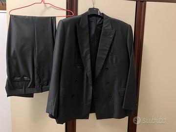 Abito elegante, uomo su misura