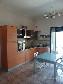 Trilocale composto di ampio portico con 2 camere 1