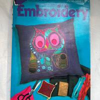 Libro di ricamo in Inglese