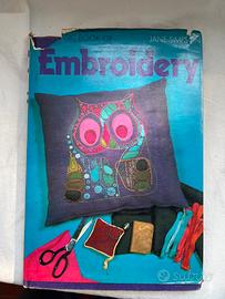 Libro di ricamo in Inglese