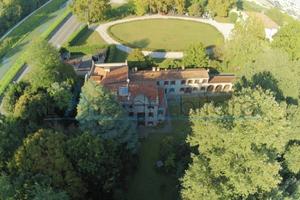 Villa di 2850 m² con più di 5 locali e box auto a 