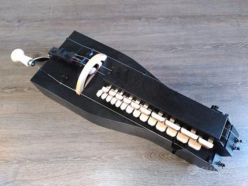 Ghironda Nerdy Gurdy 