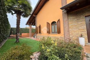 VILLA SINGOLA A CAMERI