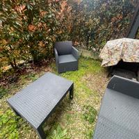 Salottino da giardino completo di cuscinetti