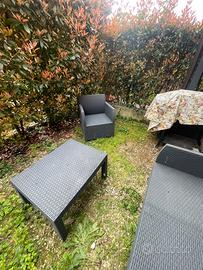 Salottino da giardino completo di cuscinetti