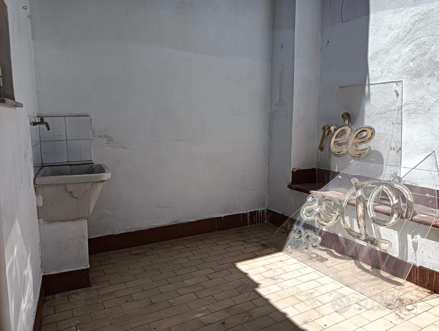 Giarre centro, bottega in via Callipoli - Altro