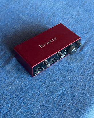scheda audio focusrite Scarlett 2i2