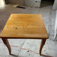 Tavolo di legno + 4 sedie