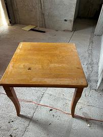 Tavolo di legno + 4 sedie