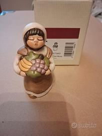 Donna con cesto di frutta presepe classico thun