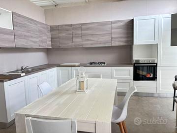 Cucina doppio colore fine serie, modificabile!