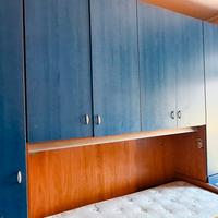 Cameretta con 2 Letti e armadio contenitore 