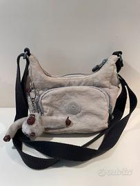 Borsa borsetta Kipling a tracolla