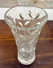 Vaso in vetro primi ‘900 con disegni floreali