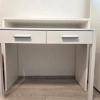 Scrivania doppio piano scorrevole.