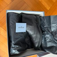 Stivaletti Hogan  Chelsea H576 in pelle nera