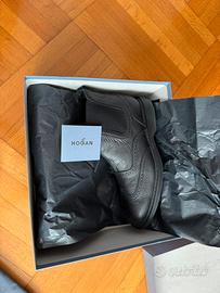 Stivaletti Hogan  Chelsea H576 in pelle nera