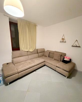 Divano letto angolare con pouf