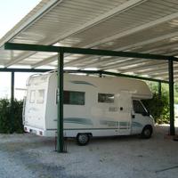 Camper al coperto fuori stagione d'uso