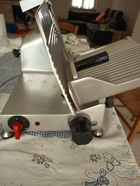 affettatrice semiprofessionale 