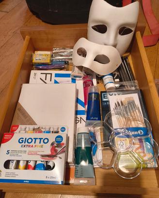 Kit pittura e disegno completo – colori, tele, ecc