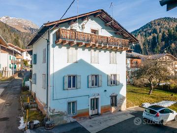 Casa da ristrutturare in centro a Caviola-Falcade