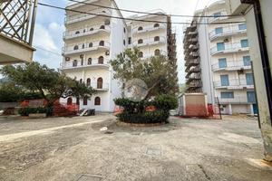2 LOCALI A FALCONARA ALBANESE