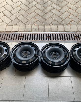 Cerchi in ferro 15” attacco 5x100