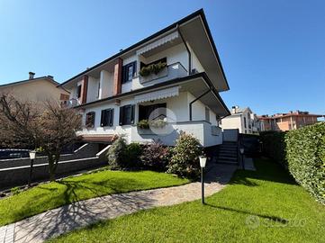 PORZIONE DI BIFAMILIARE A PESSANO CON BORNAGO