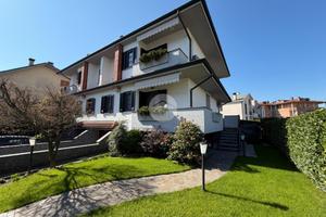 Porzione di bifamiliare a pessano con bornago