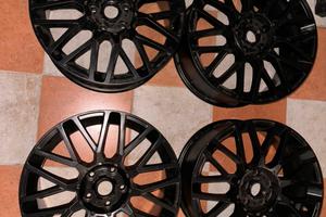 Cerchi momo revenge 5x115 da 18