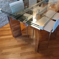 tavolo in vetro con sedie 
