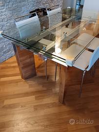 tavolo in vetro con sedie 
