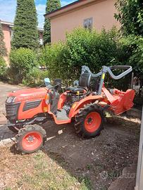 Trattore Kubota B1161 con macinone