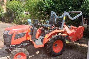 Trattore Kubota B1161 con macinone