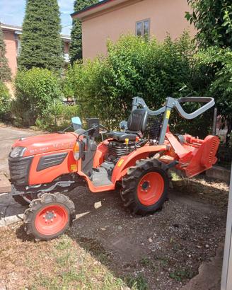 Trattore Kubota B1161 con macinone