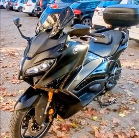 Yamaha T-Max Tech Max 560