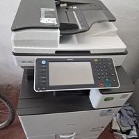 Stampante multifunzione professionale Ricoh MP C30