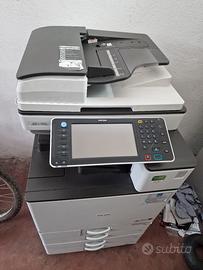 Stampante multifunzione professionale Ricoh MP C30