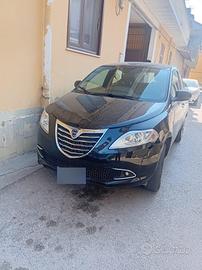 lancia y benzina/ metano